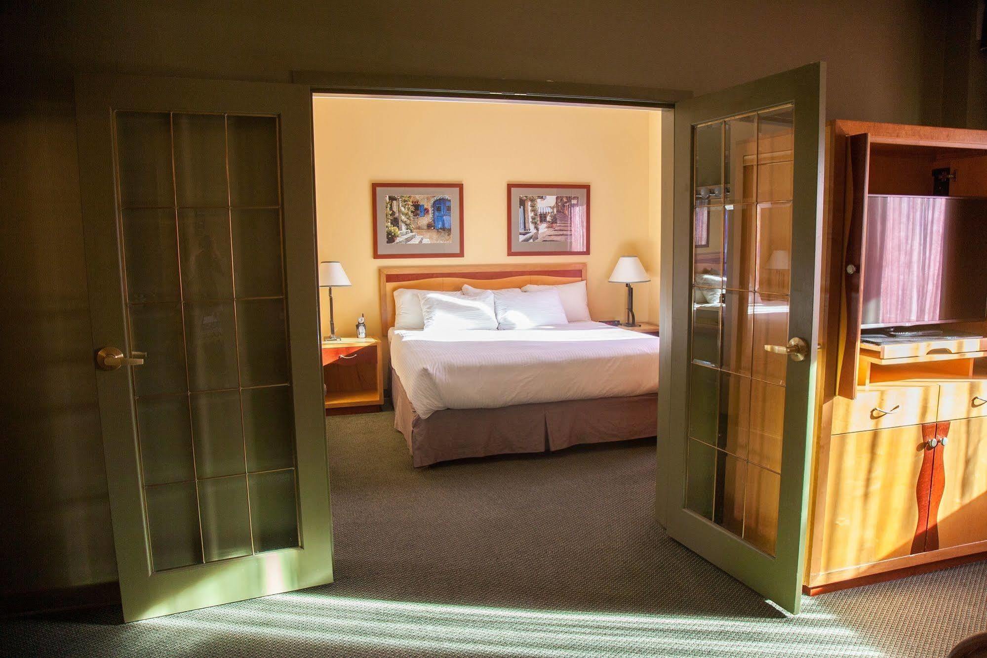 Medicine Hat Lodge, Trademark Collection By Wyndham Bagian luar foto